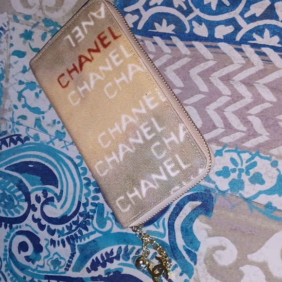 Brand new wallet ✨️ - Picture 2 of 5